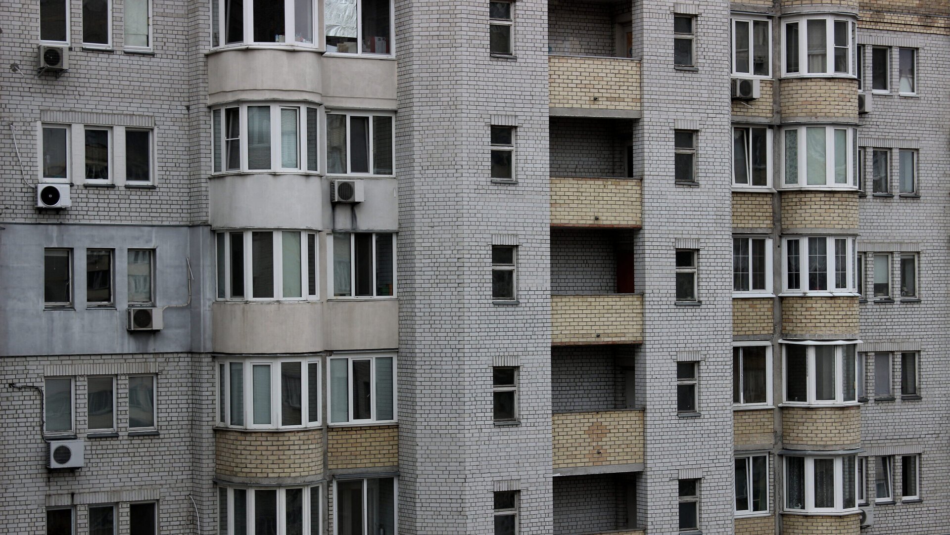 Gestionarea unei asociații de proprietari: între responsabilitate și controverse Administrația asociațiilor de proprietari din România continuă să fie subiect de discuție și scrutin public, mai ales în contextul salariilor președinților de asociații