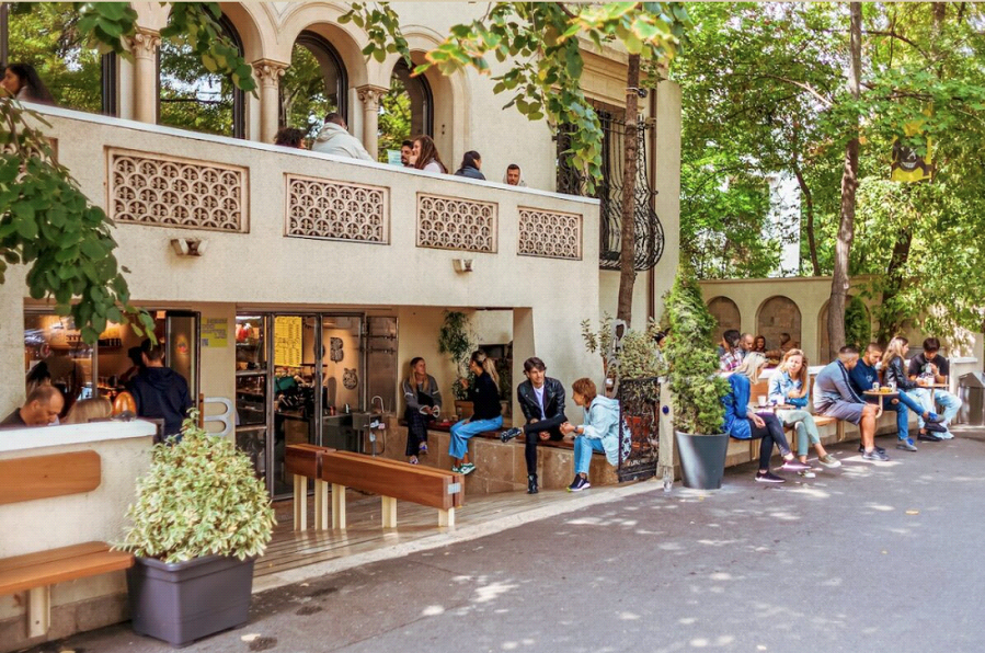 O cafenea din centrul Bucureștiului a reușit să strălucească pe scena mondială a industriei de profil, fiind inclusă printre cei mai buni 100 de localuri de specialty coffee din lume