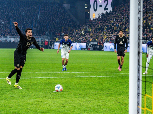 Un spectacol incredibil de revenire a avut loc în meciul de ieri din liga secundă, unde o echipă a reușit să întoarcă scorul după o serie de momente dramatice, marcate de trei penalty-uri și o dârzenie remarcabilă