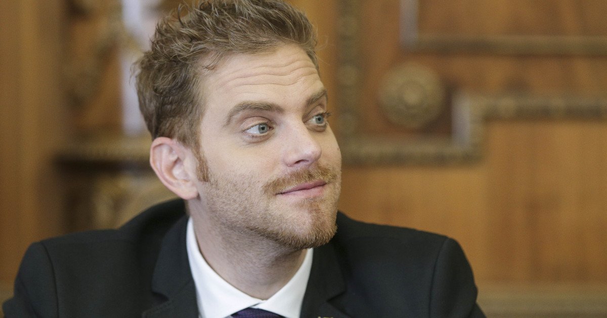 Ilan Laufer, fost ministru pentru Mediul de Afaceri, și gemenii săi decinci ani au fost implicați marți dimineață într-un accident rutier pe strada Mircea Vulcănescu din București