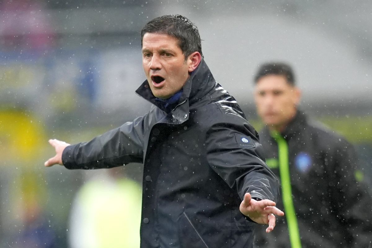 Inter și Atalanta au terminat la egalitate, scor 1-1, într-un meci tensionat din etapa a 29-a a Serie A, care a fost marcat de un incident major: eliminarea neașteptată a lui Cristi Chivu, antrenorul milanezilor