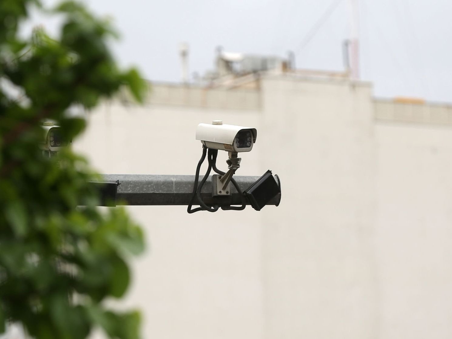 Israel avertizează public asupra riscurilor de securitate cibernetică, după ce Iranul a reușit să pătrundă în camerele de supraveghere Într-un mestecat de tensiune și informații alarmante, Israelul a făcut public un avertisment serios legat de o posibilă vulnerabilitate în dispozitivele de supraveghere instalate în domeniul civil și nu numai