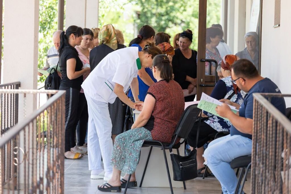 Până pe 18 martie, bucureștenii pot beneficia gratuit de o consultare medicală pentru evaluarea stării de sănătate legate de obezitate, într-un demers de conștientizare și prevenție ce are loc în cadrul caravanei „Obezitatea este o boală”