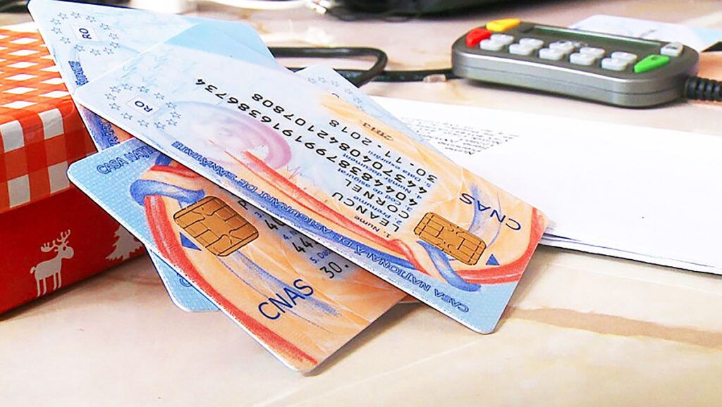 Fără cardul național de asigurări de sănătate, mulți români cred că nu mai pot beneficia de serviciile medicale de care au nevoie, însă realitatea este mult mai complexă și oferă soluții clare în situații diverse precum pierdere, furt sau deteriorare a documentului