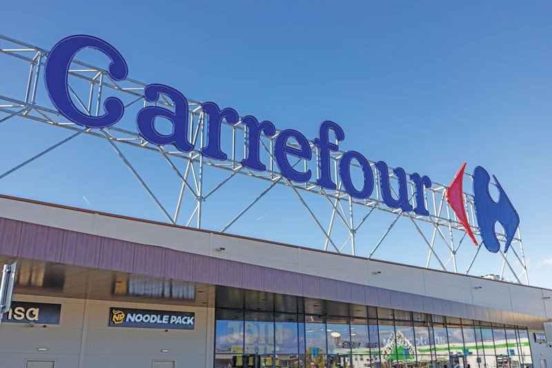 Carrefour vinde operațiunile din România către Dedeman, o mutare strategică care ar putea schimba echilibrul pe piața comerțului cu amănuntul din țară Unul dintre cei mai importanți retaileri francezi, Carrefour, a anunțat recent intenția de a-și vinde operațiunile din România, în contextul unei strategii de reorientare globală și de concentrare pe piețe mai profitabile