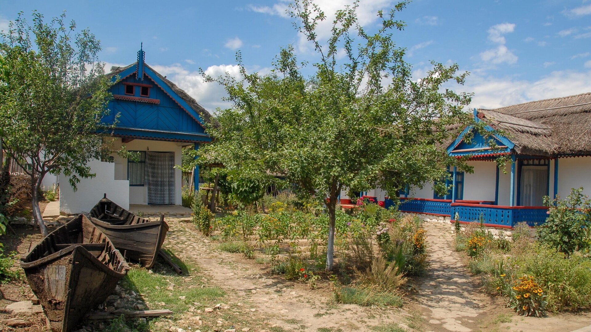 În plin sezon de curățenie și tăieri de primăvară, mulți români se confruntă cu greutatea de a dispune de deșeurile vegetale generate de activitățile de întreținere a grădinilor