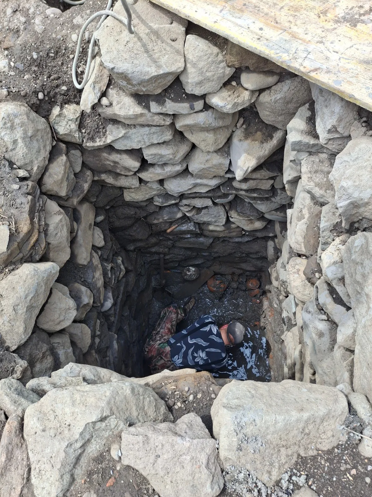 Descoperire arheologică semnificativă în Parcul Călugăreni: artefacte romane ce dezvăluie istoria necunoscută a zonei Unul dintre cele mai interesante și promițătoare situri de cercetare arheologică din România a fost scena unei descoperiri cu adevărat spectaculoase în ultimele zile