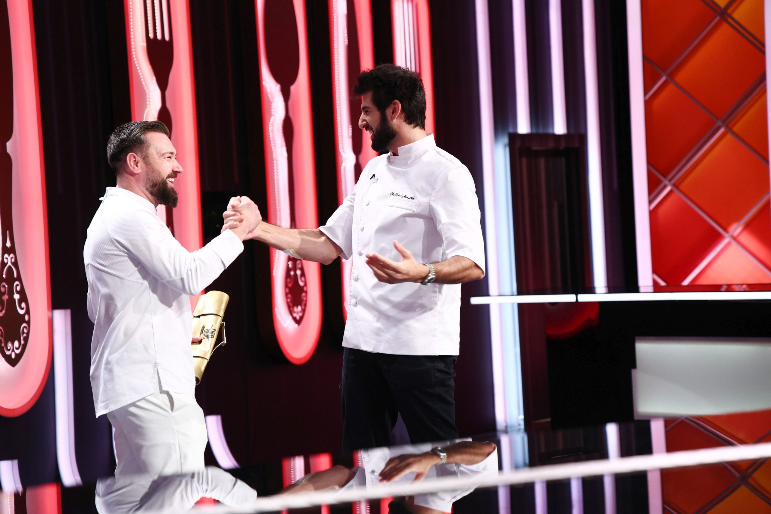 Chef Richard Abou Zaki a inaugurat sezonul 17 al competiției culinare naționale cu un moment de dramatism și recunoaștere a talentului, decernând primul cuțit de aur al sezonului lui Alexandru Dodoaia