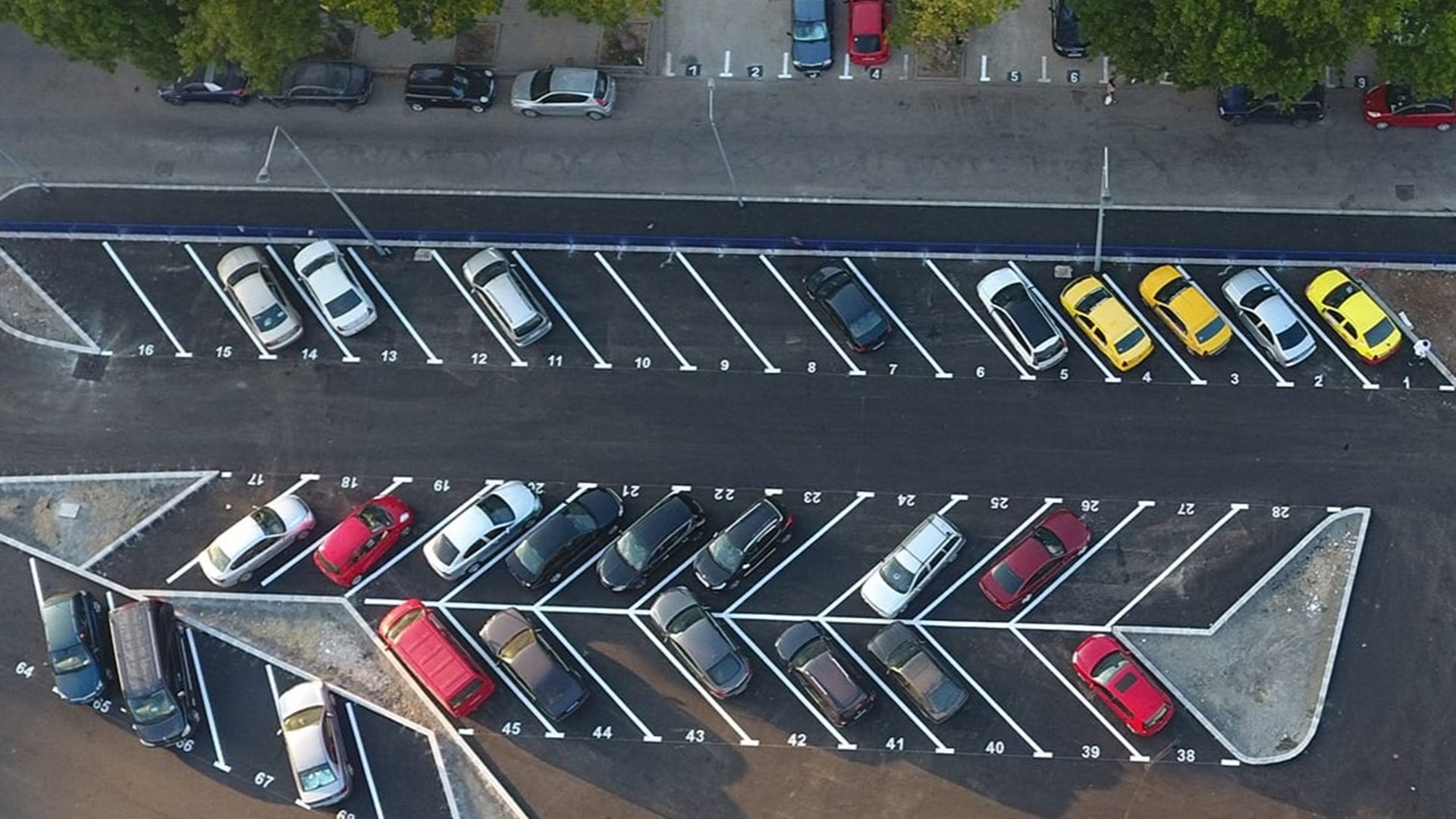 Bucureștenii din Sectorul 4 pot parca gratuit, dar cu condiția de a renunța la restituirea taxei de dezvoltare urbană Decizia administrației locale din Sectorul 4, anunțată recent, aduce o schimbare semnificativă în modul în care locuitorii pot accesa parcare pe domeniul public