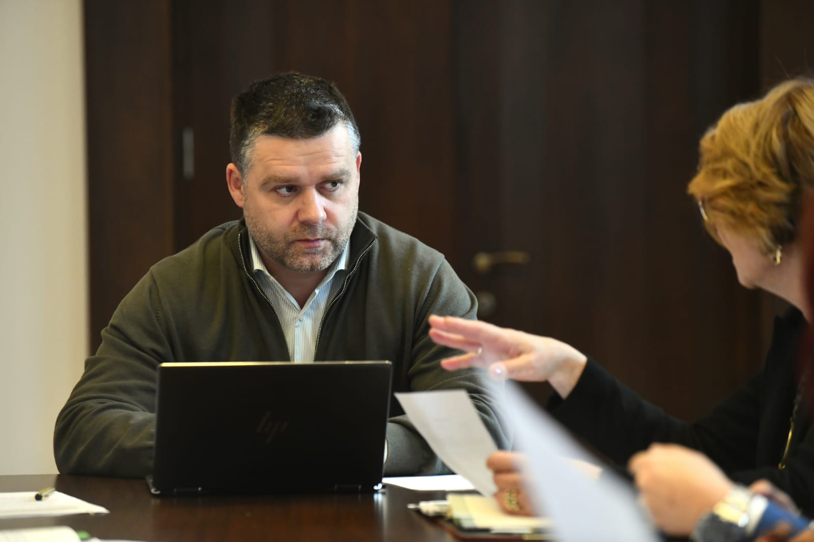 Primăria Capitalei și STB pregătesc măsuri dure pentru salvarea transportului public bucureștean Situația financiară a Societății de Transport București (STB) devine tot mai alarmantă, iar autoritățile locale pun în mișcare planuri concrete pentru redresare