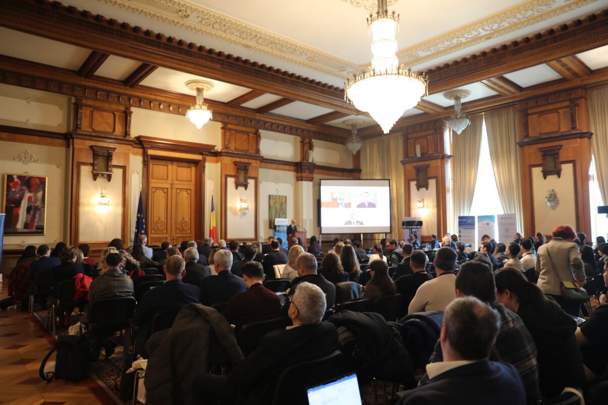 Experți în securitate cibernetică, oficiali și reprezentanți ai industriei tehnologice din România s-au reunit recent la București pentru a discuta implementarea noii legislații europene privind siguranța produselor digitale