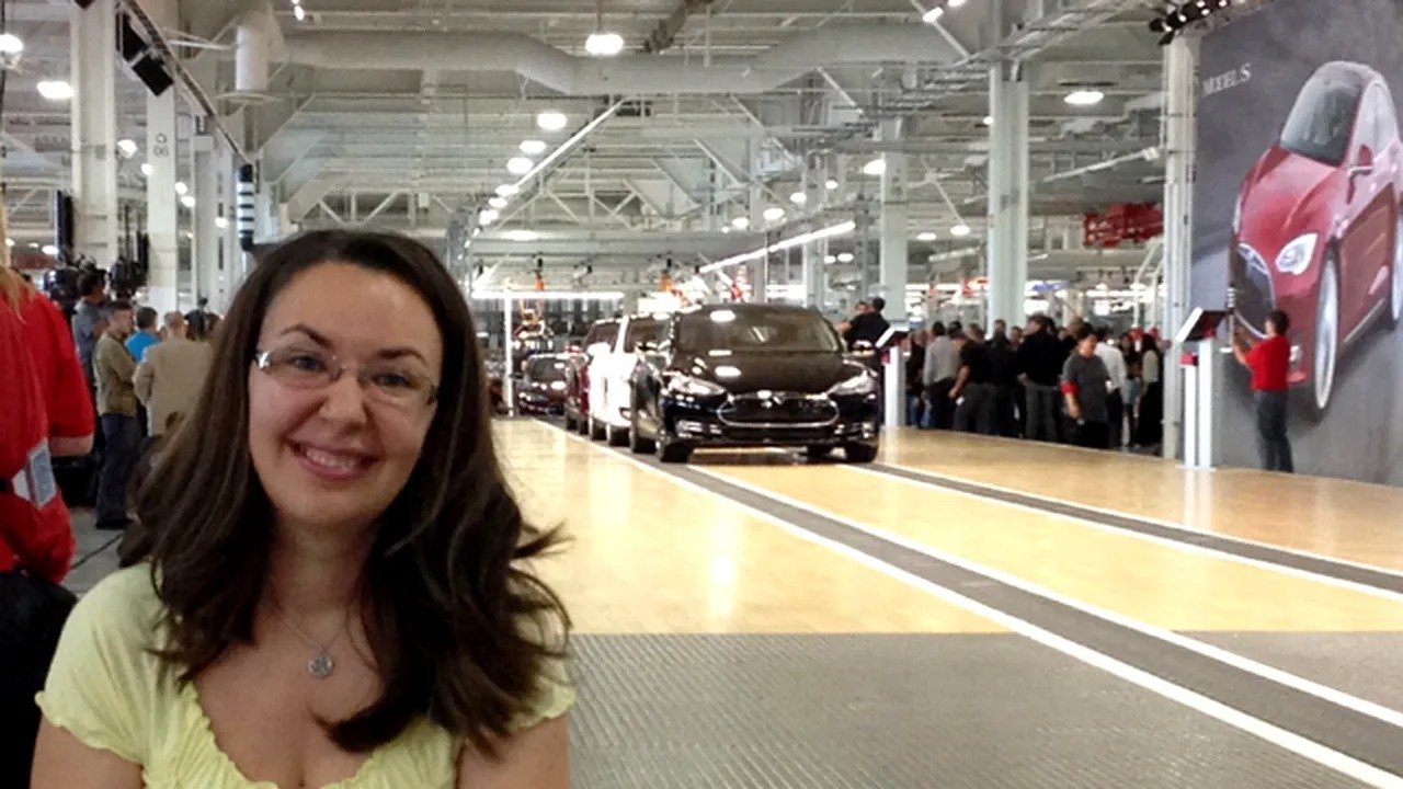 Tesla, compania lider în producția de vehicule electrice, se află din nou în centrul atenției, de această dată într-un context mai controversat