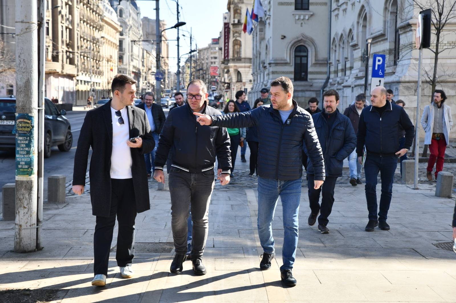 Primăria Capitalei pare să fi făcut, din nou, un spectacol de PR în stilul vechilor politici, în încercarea de a demonstra beneficiile prezenței în teren a primarului Ciprian Ciucu
