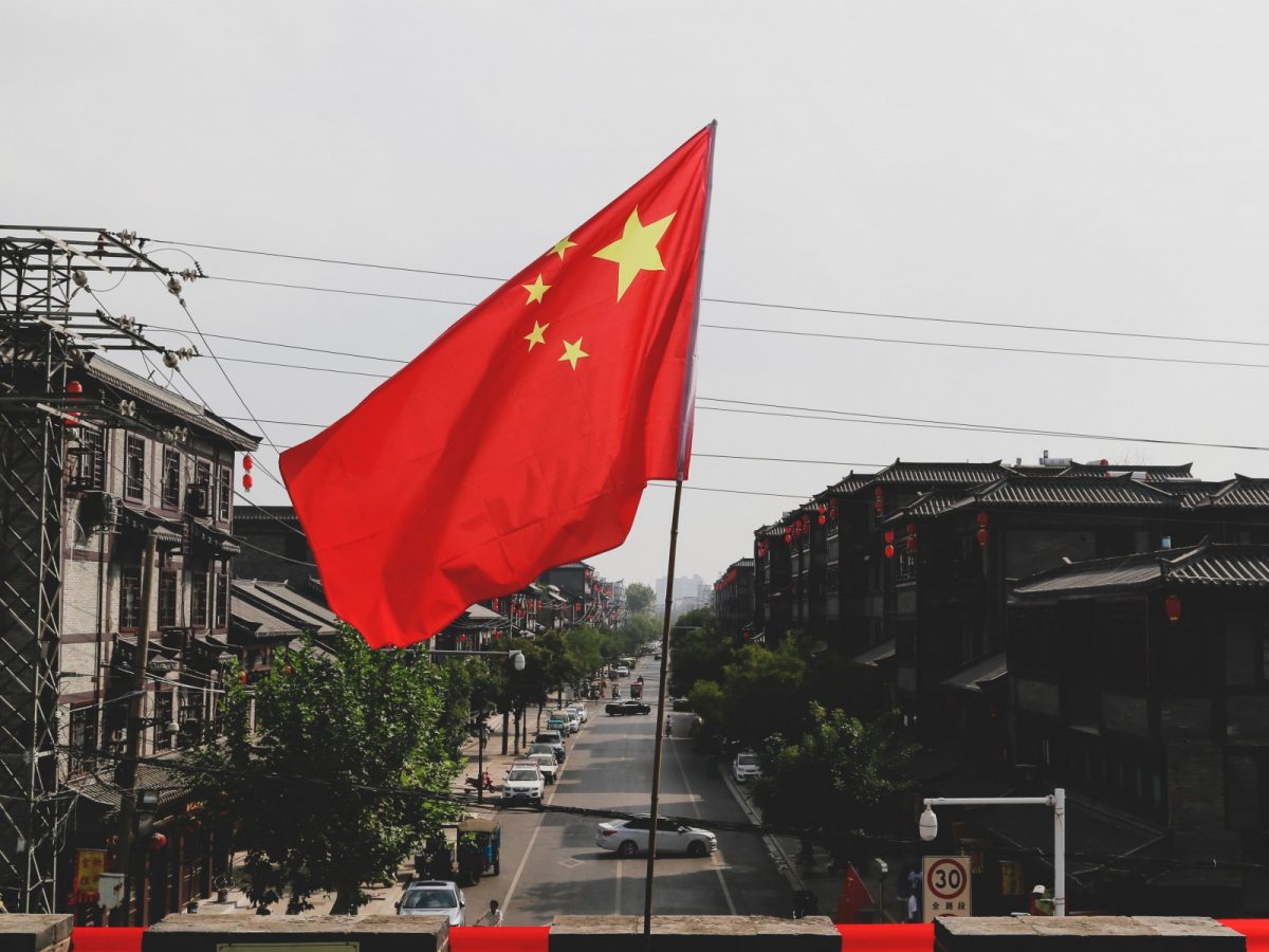 China adoptă legea identității naționale ‘comune’, provocând îngrijorări despre diversitatea culturală China a adoptat oficial joi o lege controversată privind promovarea unei identități naționale „comune”, un pas acuitat de critici care avertizează asupra riscurilor de erodare a diversității culturale și lingvistice a celor 55 de minorități etnice recunoscute oficial în țară