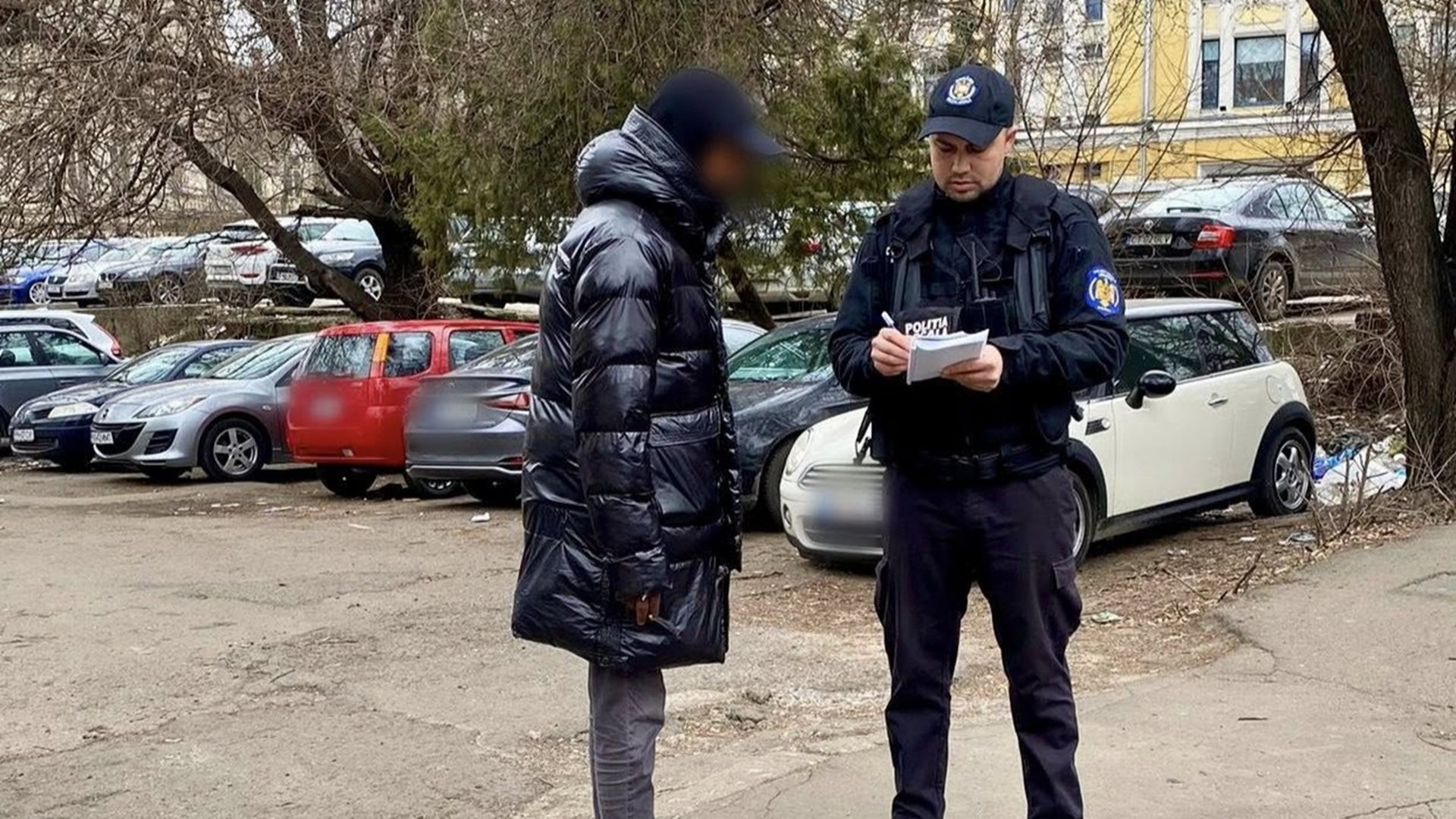 Poliția Locală a Municipiului București a intensificat acțiunile pentru combaterea fenomenului falșilor parcagii, aplicând în ultimele săptămâni peste 100 de amenzi în valoare totală de peste 22.000 de lei (mai bine de 4.000 de euro)