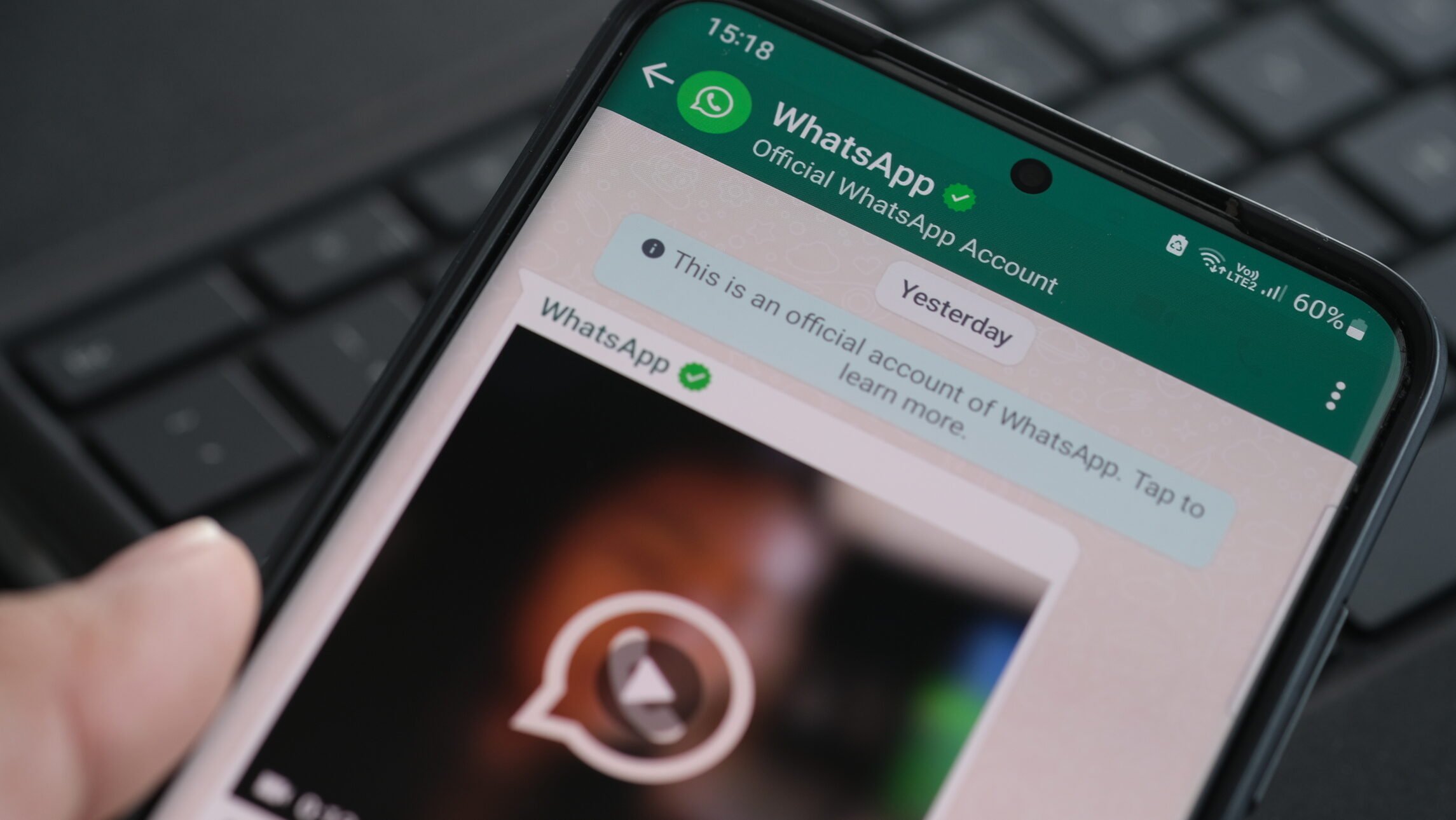 WhatsApp se pregătește să transforme experiența utilizatorilor săi prin lansarea unui nou plan de abonament numit WhatsApp Plus, o ofertă menită să aducă funcții extinse de personalizare și organizare