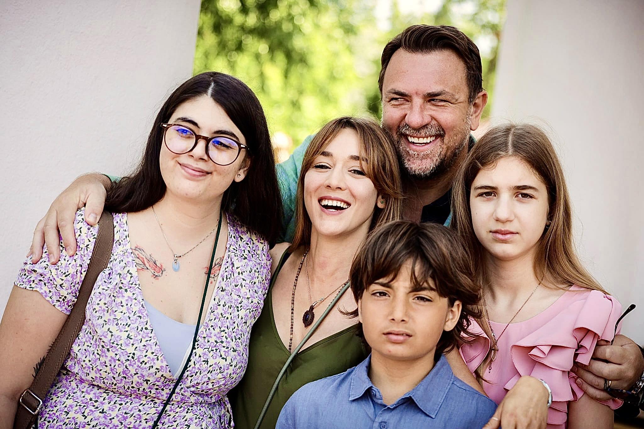 Horia Brenciu, artistul de seamă al scenei muzicale românești, se află în mijlocul unui incident neprevăzut în timpul unei escapade exotice în Kuala Lumpur, Malaezia