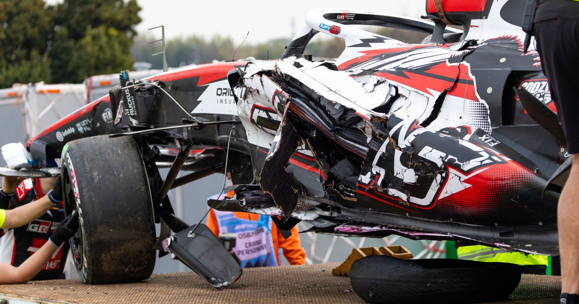 Moment periculos la Suzuka: Olivier Bearman implicat într-un accident grav în timpul GP-ului Japoniei Un incident dramatic a marcat cursa de la Suzuka, unde tânărul pilot Olivier Bearman a fost implicat într-un accident care a atras atenția tuturor celor prezenți și a celor din lumea Formula 1