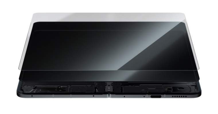 Primul iPhone pliabil ar putea revoluționa piața telefoanelor inteligente printr-un ecran fără cută vizibilă, tehnologie despre care se zvonește că ar fi în avans față de concurență