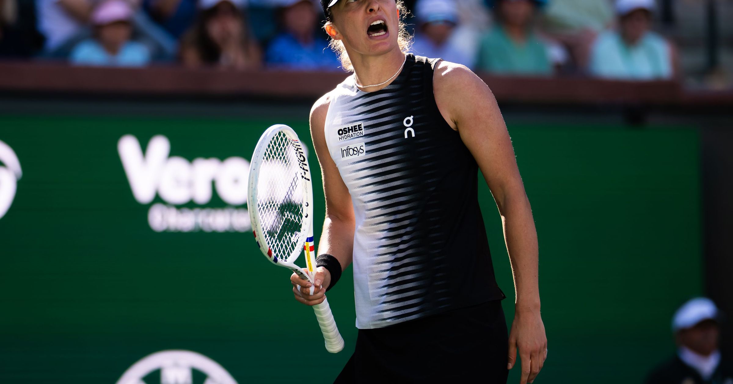 Iga Swiatek, fosta campioană de la Indian Wells, a părăsit turneul de la California după o înfrângere dramatică în fața Elinei Svitolina, marcând al cincilea eșec consecutiv în fața adversarelor din top 10 WTA