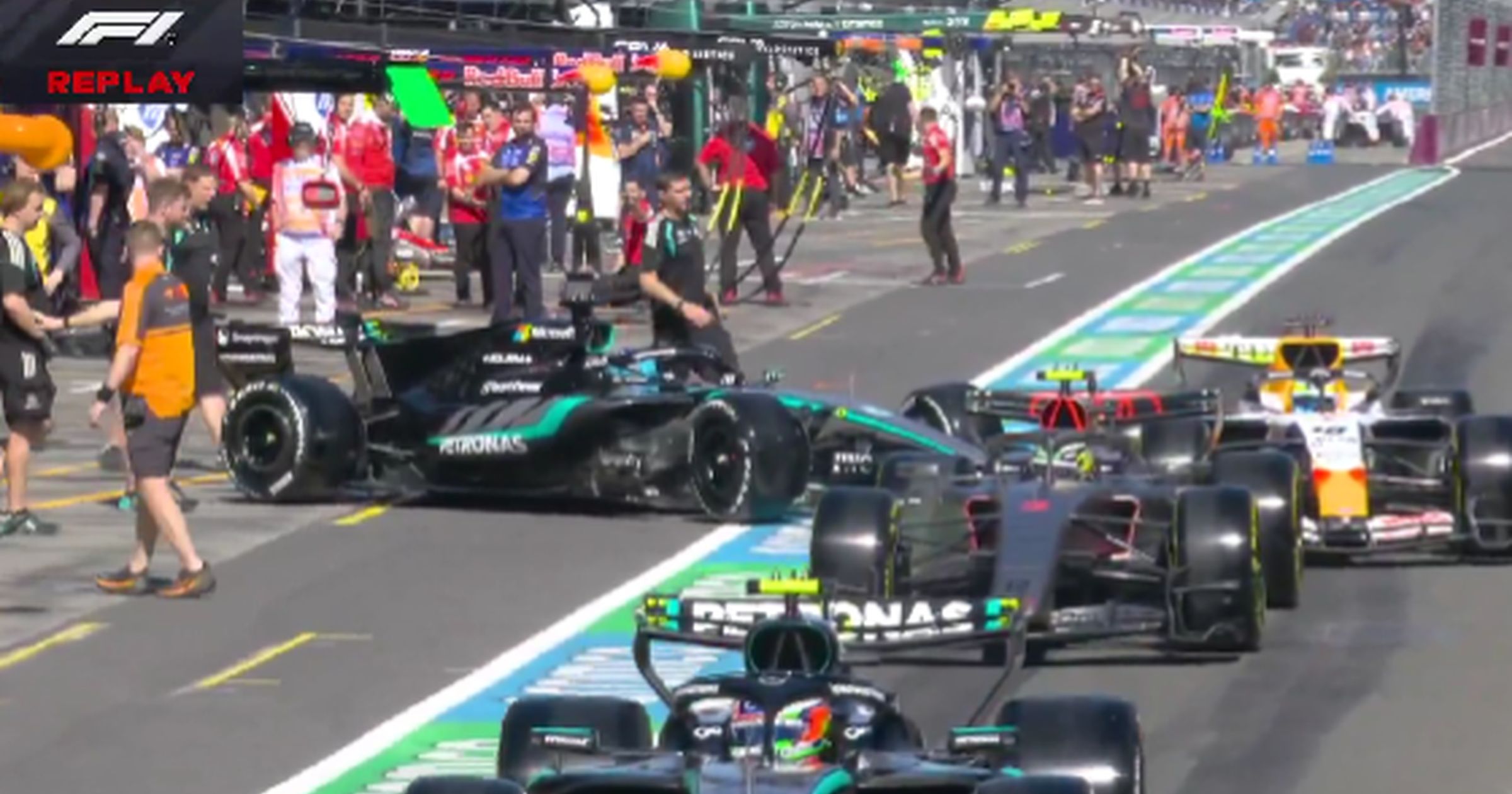 Un incident curios a avut loc în sesiunea de antrenamente de la Marele Premiu al Australiei de Formula 1, dominată amplu de echipa Ferrari