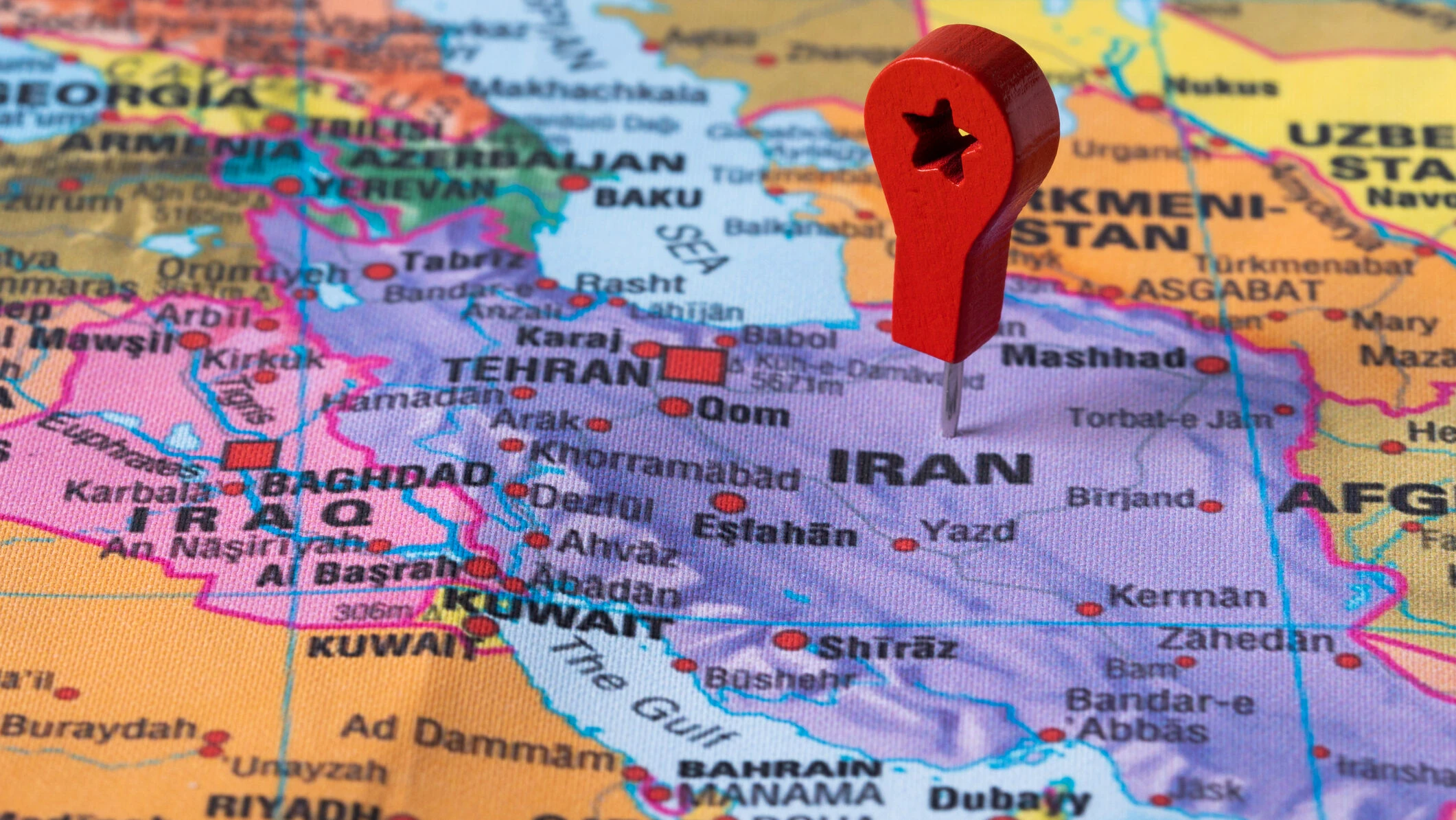 Iranul renunță temporar la atacurile asupra țărilor vecine: o decizie de ultim moment în contextul tensiunilor regionale La finalul unei săptămâni marcate de escaladări și declarații contradictorii, Iranul a anunțat oficial că va opri temporar orice agresiuni militare asupra țillor din vecinătate