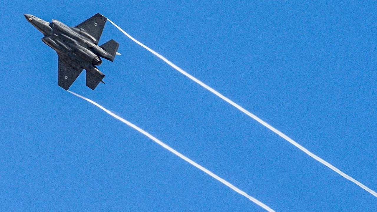 Israelul revendică doborârea unui avion iranian Yak-130 în prima confruntare aeriană cu un avion pilotat în timpul conflictelor recente, o mutare ce marchează un moment semnificativ în evoluția anduranței și a capacităților militare ale Israelului