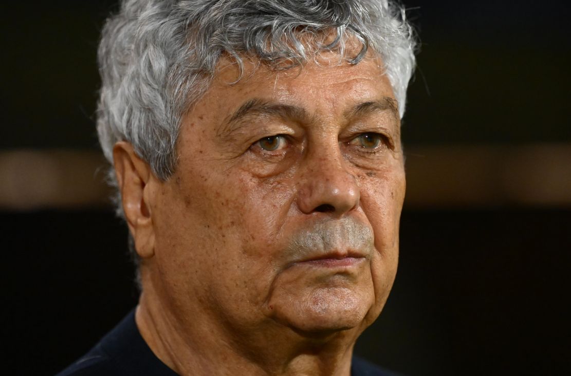 Mircea Lucescu, selecționerul echipei naționale de fotbal a României, a fost internat duminică la Spitalul Universitar de Urgență din București, după ce i s-a făcut rău în timpul unei ședințe cu jucătorii înaintea unui antrenament