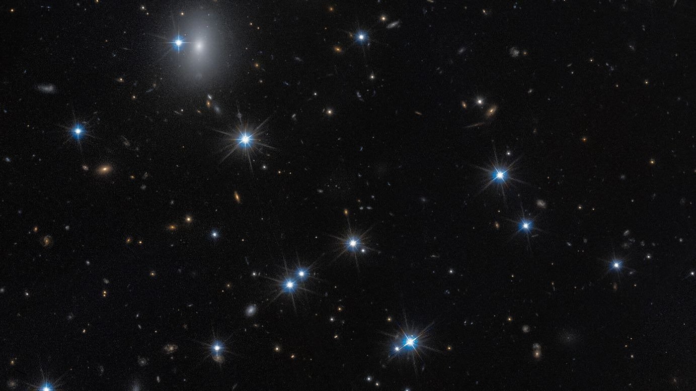 Astronomii au descoperit recent în adâncurile Universului una dintre cele mai misterioase galaxii observate vreodată, o descoperire ce promite să schimbe înțelegerea noastră despre formarea și evoluția cosmică