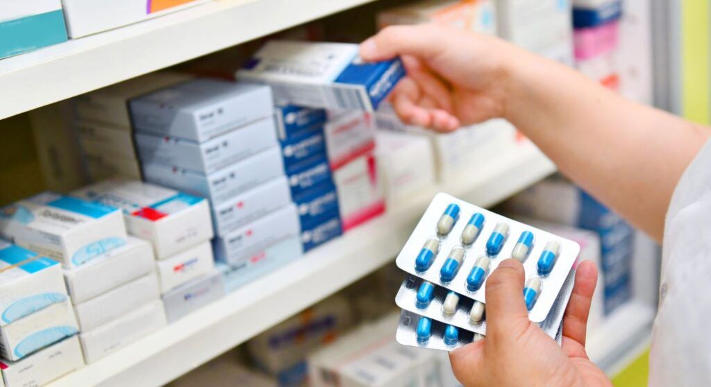 Guvernul a actualizat joi lista de medicamente gratuite și compensate, adăugând 33 de noi medicamente și extinzând indicațiile terapeutice pentru alte 19