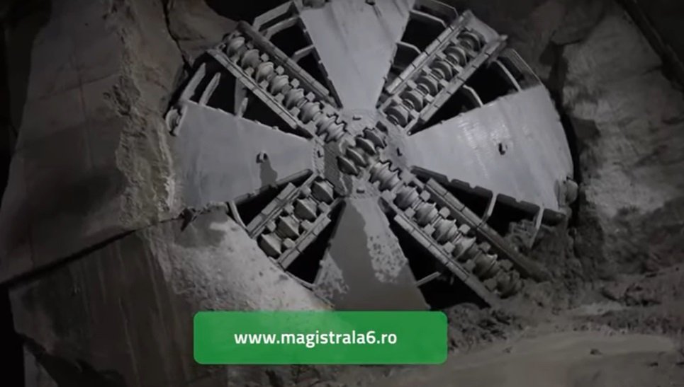 Bucureștiul se apropie cu pași repezi de realizarea unui proiect major în infrastructura de transport public, după ce compania Metrorex a anunțat finalizarea celui de-al doilea segment de tunel pentru noua magistrală de metrou care va lega cartierele tehnopolului Băneasa de Aeroportul Henri Coandă