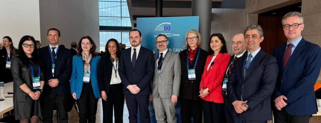 Ministrul Sănătății, Alexandru Rogobete, a întreprins recent o vizită oficială la Luxemburg, unde a avut discuții esențiale cu vicepreședintele Grupului Băncii Europene de Investiții (BEI), Ioannis Tsakiris