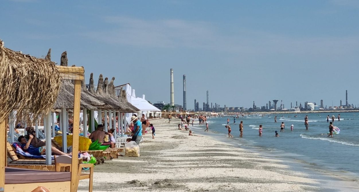 Asociația Operatorilor de Plajă acuză statul de operațiuni contestabile în gestionarea licitațiilor pentru suprafețele de nisip de pe litoralul românesc, solicitând suspendarea procedurilor în cadrul Curții de Apel pentru o serie de 58 de subsectoare