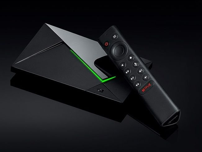 NVIDIA Shield TV, un dispozitiv de streaming și gaming care a marcat începutul de drum în 2015, continuă să surprindă prin longevitate și suport constant, chiar și după peste un deceniu de la lansare
