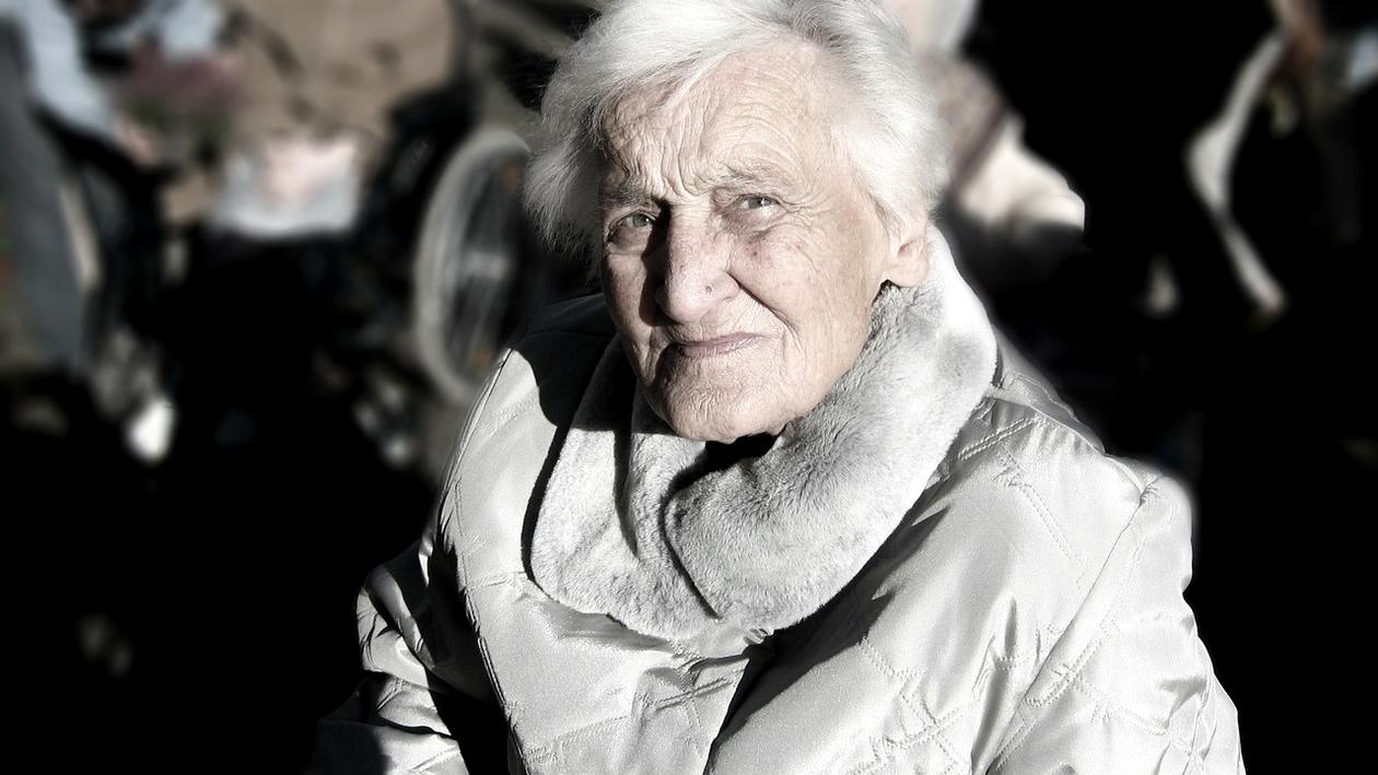 Țara din Europa care apelează la roboți pentru a-și sprijini vârstnicii: inovare în ajutorul bătrânilor Într-un context european în care îmbătrânirea populației devine o provocare tot mai stringentă pentru sistemele sociale, Grecia își face un nume prin inițiative inedite de utilizare a tehnologiei pentru îngrijirea persoanelor în vârstă