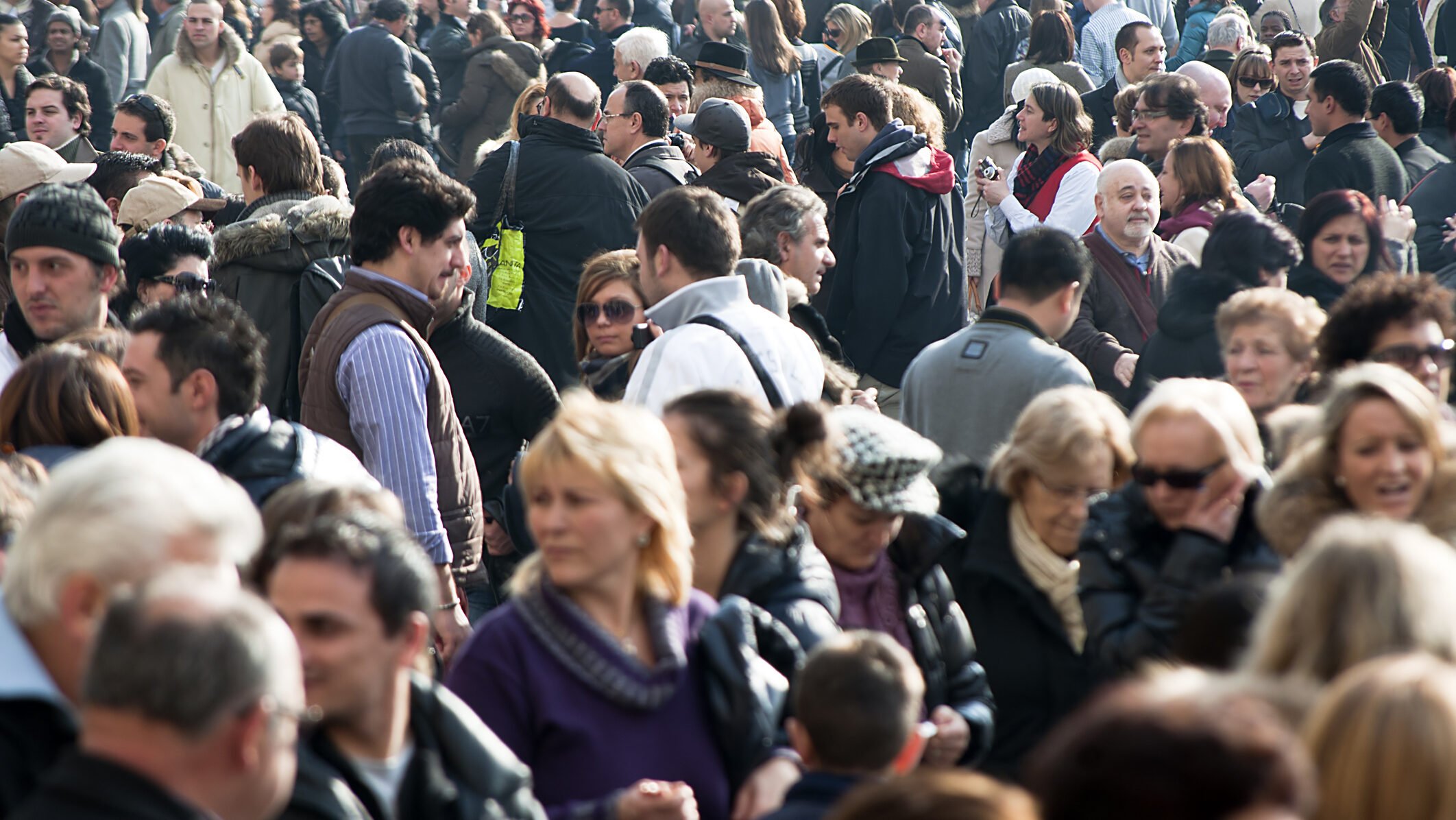 Românii repatriați din Orientul Mijlociu se confruntă cu o situație dificilă după întoarcere, acuzând autoritățile de lipsă de sprijin și fiind nevoiți să suporte singuri costurile zborurilor de repatriere