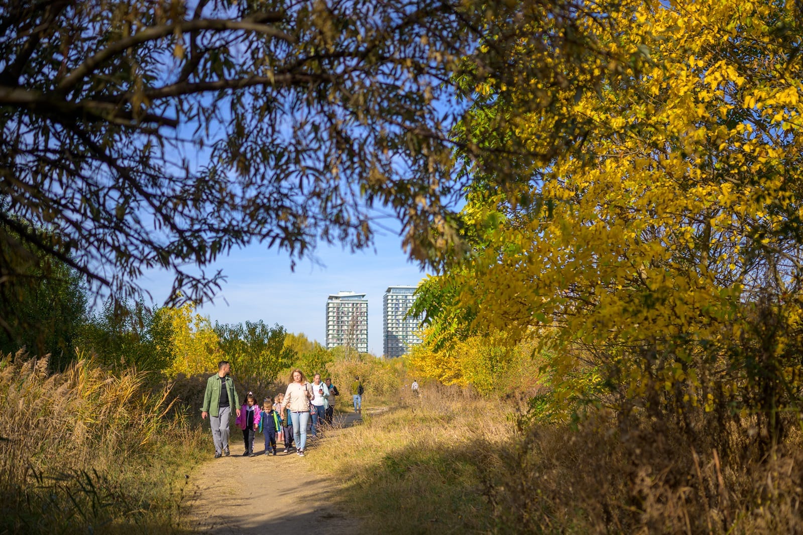 Ghid pentru promovarea educației ecologice în școli: Asociația Parcul Natural București lansează un instrument practic pentru profesorii și elevii dornici de implicare în natura înconjurătoare În contextul unei conștientizări tot mai acută asupra problemelor de mediu și a necesității de a forma generații mai responsabile, Asociația Parcul Natural București (APNB) a venit cu o inițiativă menită să transforme teoria în acțiune în școlile din Capitală
