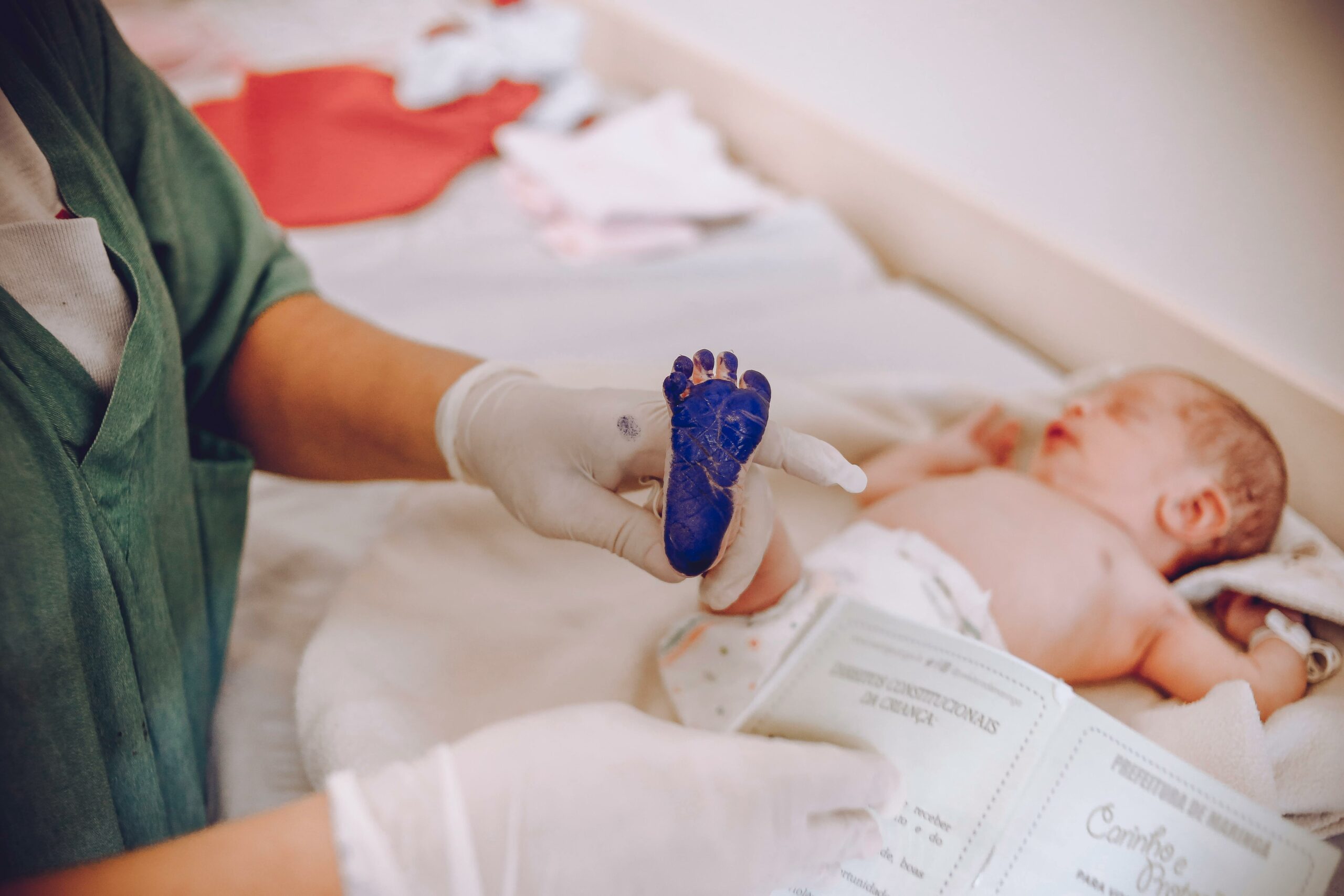 Zaharoza, soluția simplă pentru alinarea durerii la bebeluși în timpul procedurilor medicale Imagini și studiile recente din domeniul sănătății infantile aduc în prim-plan o metodă surprinzătoare, dar eficientă, de reducere a suferinței celor mai mici pacienți: administrarea de zahăr