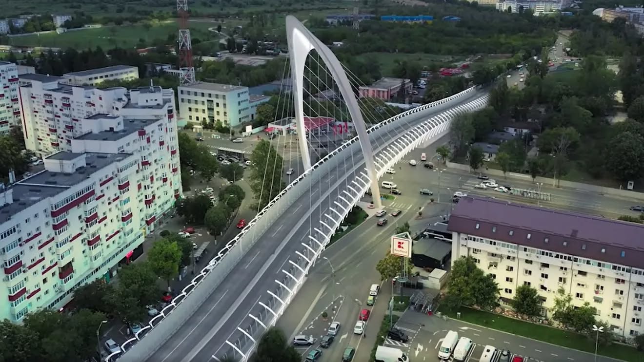 Passajele supraterane din Sectorul 4, construite cu promisiuni de ambiție intermodală, blochează de fapt dezvoltarea unei infrastructuri esențiale pentru liniile de tramvai pe inelul median al Capitalei