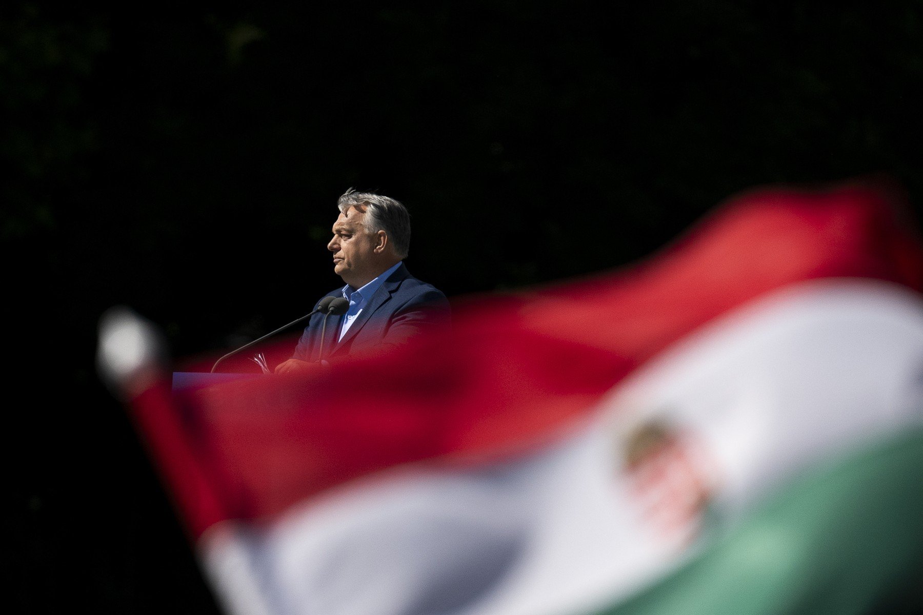 Oficial maghiar, întrebat de student român: „De ce sunt plătiți tinerii din Transilvania pentru campanii pro Orban?”