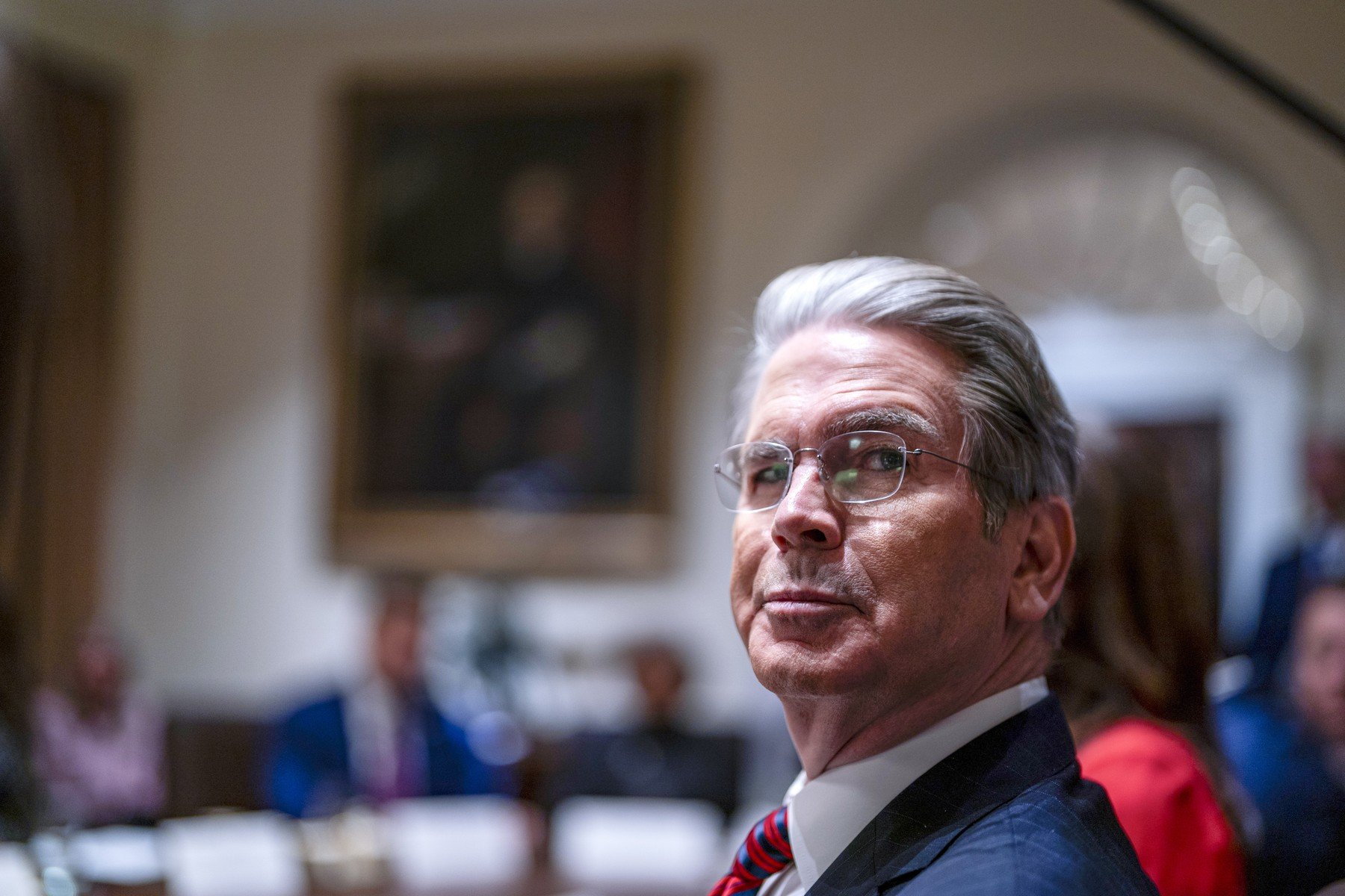 Tensiuni diplomatice la nivel înalt între Statele Unite și Spania pe fondul sancțiunilor și al utilizării bazelor militare pentru operațiuni în Orientul Mijlociu Secretarul Trezoreriei SUA, Scott Bessent, a escaladat tensiunile diplomatice cu Madrid, acuzând oficialitățile spaniole că au pus în pericol viețile americanilor și interesele de securitate națională ale Statelor Unite