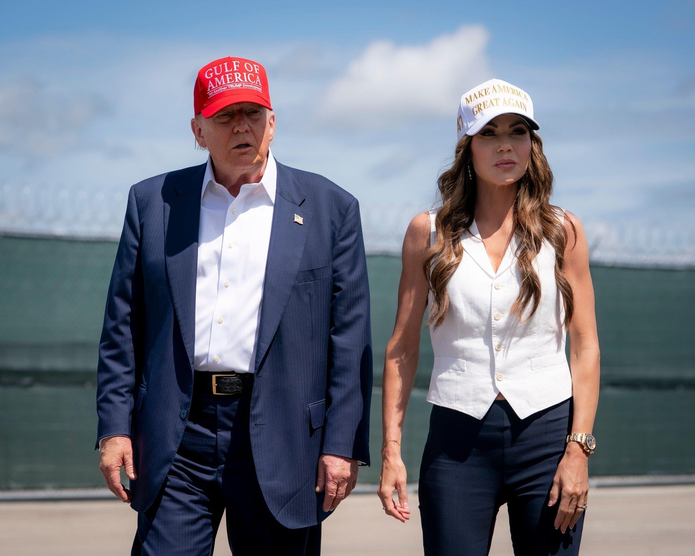 Kristi Noem, o figură proeminentă din administrația fostului președinte Donald Trump și o susținătoare ferventă a politicilor MAGA, a anunțat recent plecarea din Departamentul pentru Securitate Internă al SUA