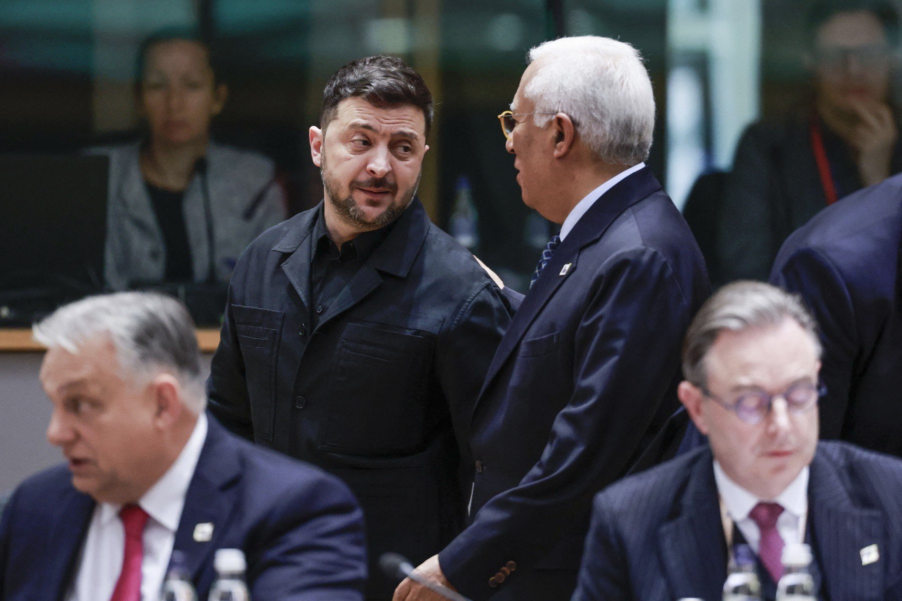 Comisia Europeană reacționează dur la declarațiile dure ale președintelui ucrainean Volodimir Zelenski privind posibilitatea de a recurge la violență împotriva liderului maghiar Viktor Orbán, în contextul deteriorării relațiilor dintre Kiev și Budapesta