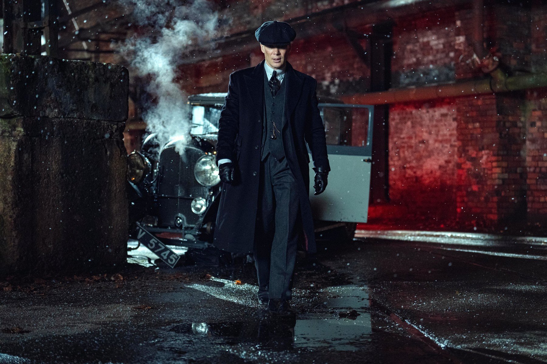 „Peaky Blinders: The Immortal Man” – Noul film al serialului, promisiune de blockbuster pentru Netflix Noul film „Peaky Blinders: The Immortal Man”, lansat vineri pe platforma Netflix, pare să devină cel mai aşteptat și apreciat proiect cinematic al anului pentru fanii serialului britanic