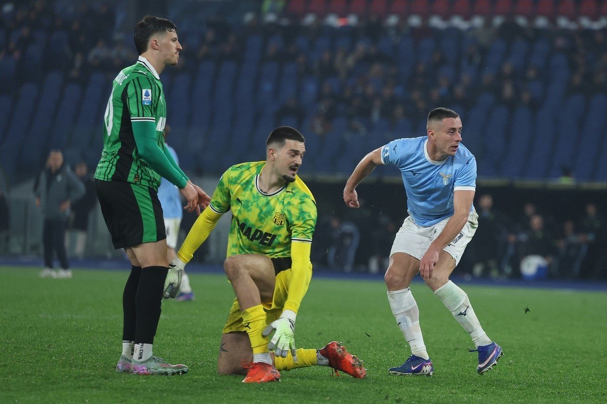 Lazio Roma a obținut o victorie importantă în meciul de pe teren propriu, învingând Sassuolo cu scorul de 2-1, în etapa a 28-a din Serie A