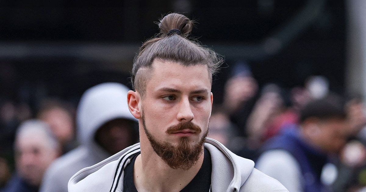 Radu Drăgușin, fundașul central român în vârstă de 24 de ani, a fost absent joi seară din lotul Tottenham, în meciul pierdut categoric cu Crystal Palace, scor 1-3