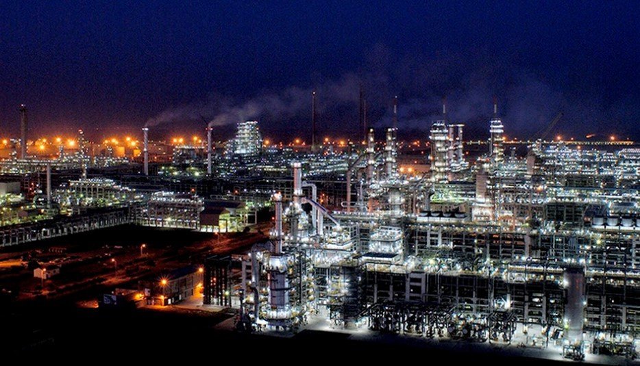 Statele Unite autoriză temporar India să-și continue importurile de petrol rusesc, menținând echilibrul pe piețele mondiale Statele Unite au anunțat joi o derogare temporară pentru India, care îi permite acesteia să continue importurile de petrol rusesc până la sfârșitul zilei de 3 aprilie