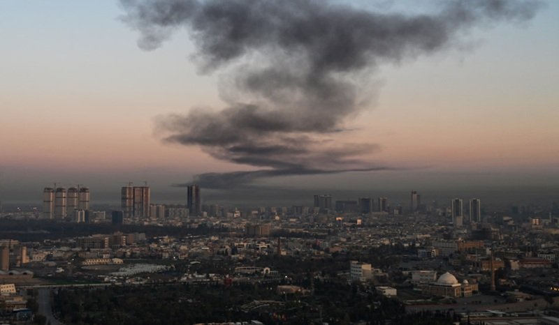 Reformulează acest titlu în stil jurnalistic românesc, 55-70 caractere, informativ și direct. Fără clișee sau formule introductive. Titlu: LIVE / Atacul asupra Iranului – ziua a doua: Confirmarea morții liderului suprem și a mai multor lideri militari – Donald Trump, discuții cu liderii din regiune