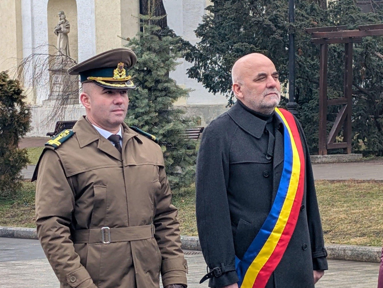 Primarul Sucevei, Vasile Rîmbu, suspendat de PSD pentru migrație politică • Deputatul PSD Vasile Rîmbu, aflat în fruntea administrației locale din Suceava, a fost suspendat din rândurile partidului pentru o perioadă de șase luni, în urma admiterii unui gest considerat de conducerea centrală și județeană al partidului ca fiind contrar liniei politice impuse