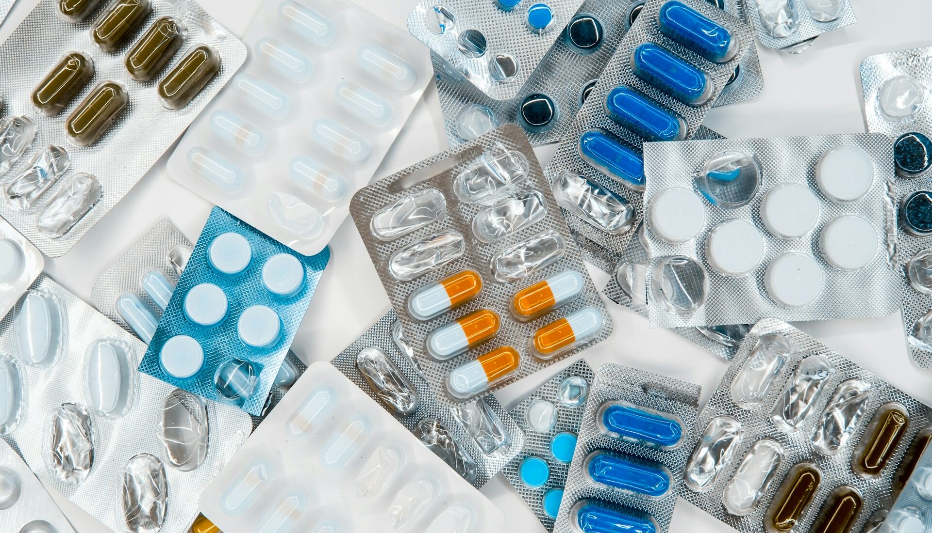 Locuitorii Sectorului 1 din Capitală pot beneficia de un sprijin financiar destinat acoperirii costurilor la medicamente, inclusiv pentru intervenții chirurgicale de urgență sau dispozitive medicale, în valoare de până la 2.000 de lei pe an